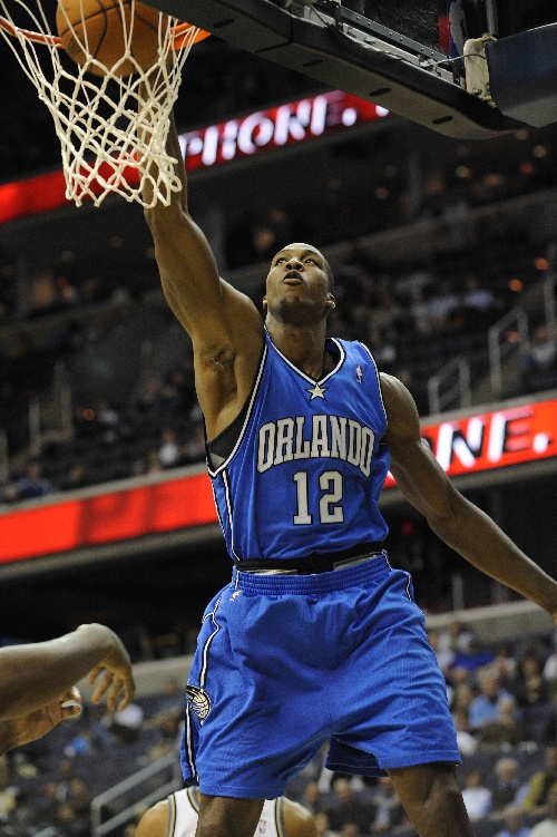 足球比赛中如何保持体能？（如何在足球比赛中维持体能？）