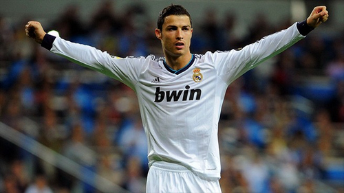 惨叫声不断，皇家阿维拉主帅发布会疑似对对手残疾新闻官施暴（发布会惊魂：惨叫声不断，皇家阿维拉主帅被指对对手残障新闻官施暴）