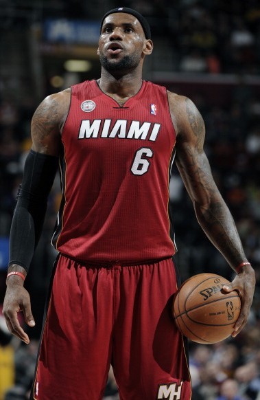 篮球CBA官方公布月度最佳教练（CBA官方揭晓月度最佳教练）