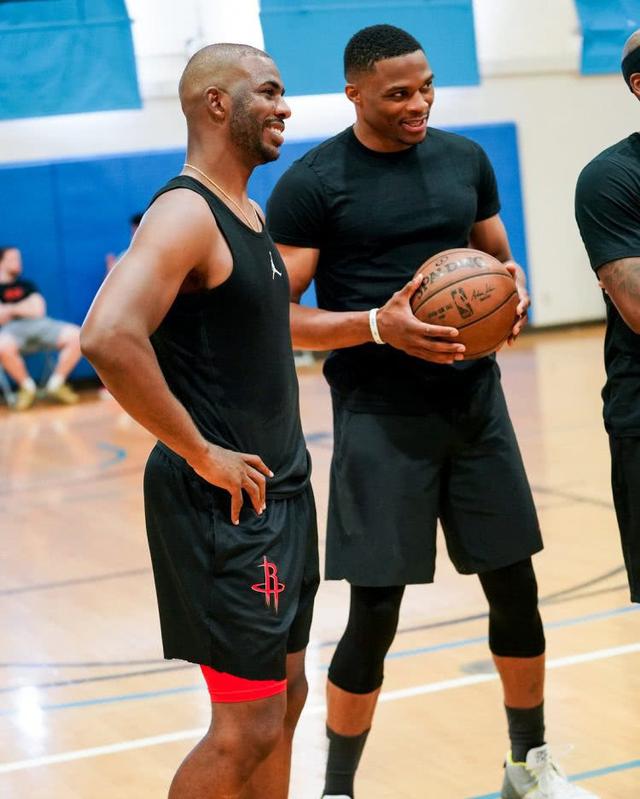 巴萨本赛季国家德比第四球衣谍照：锯齿条纹纪念05年国家德比（巴萨本季国家德比第四球衣曝光：锯齿纹致敬2005年国家德比）