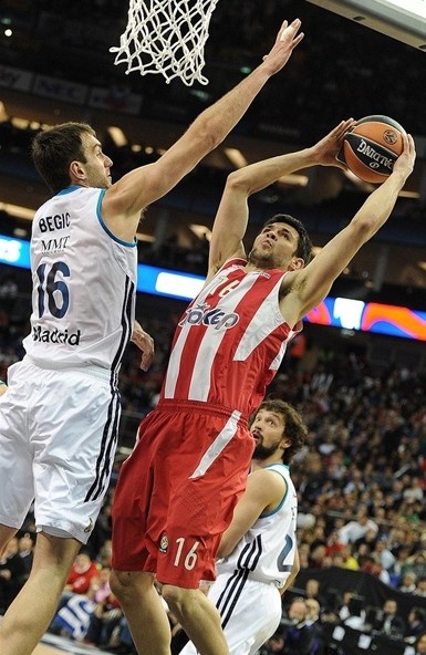 布冯：皮奥是今年意大利足球的亮点，他的特点有点像托尼（布冯：皮奥是今年意大利足坛的最大亮点，风格与托尼颇为相似）