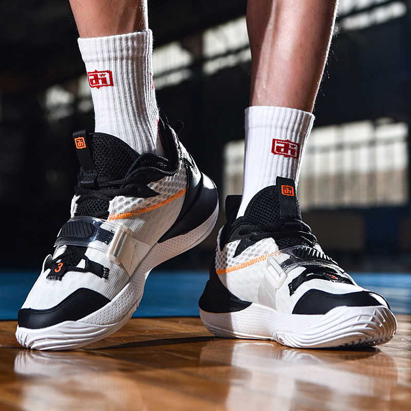 健康的蓝军队长 边后卫改踢后腰那就是真强 身价暴涨1500万欧（满血归来的蓝军队长转型后腰实力尽显，身价飙升1500万欧）