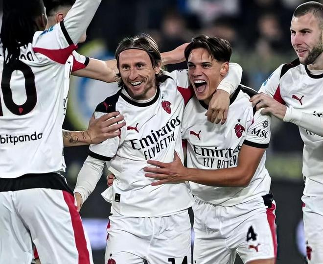 切尔西后腰身体素质远超德罗巴，穆里尼奥夸他一天能踢两场英超（穆里尼奥盛赞切尔西后腰：体能碾压德罗巴，一天连战两场英超）