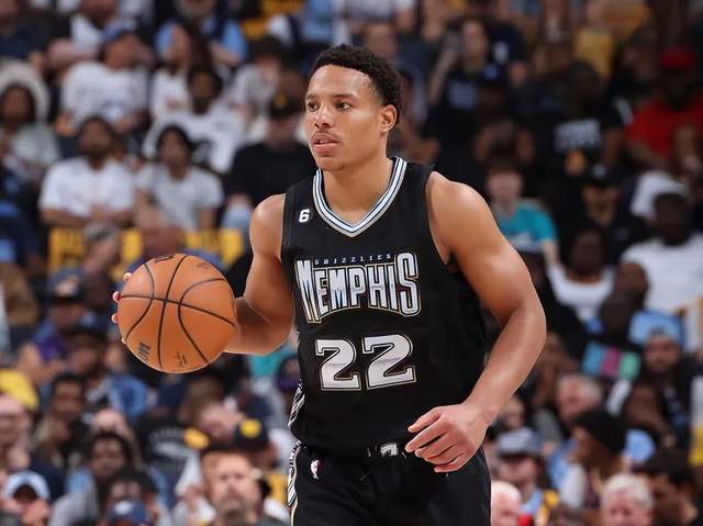 布伦森狂砍34分＆命中6记三分，尼克斯主场战胜骑士（布伦森轰下34分并投进6记三分，尼克斯主场击败骑士）