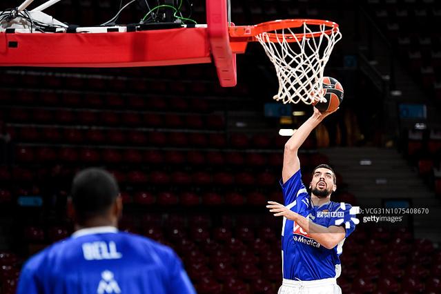 浙江广厦4分险胜！新赛季开门红，塔克首秀22分7篮板，孙铭徽12分（广厦开门红险胜4分，塔克首秀22分7篮板，孙铭徽贡献12分）