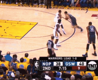 切尔西球迷在看台高唱：拉明-亚马尔，你就是一坨＊（切尔西球迷看台高唱不雅口号，嘲讽拉明-亚马尔）