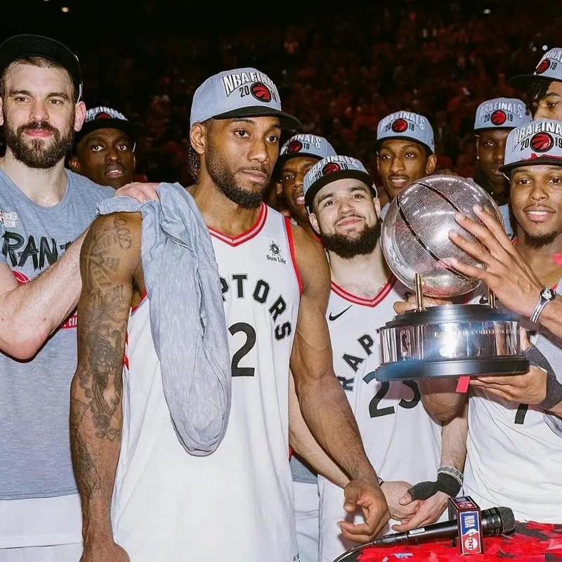 凯恩回应与巴萨传闻：我没和任何人接触，现在在拜仁很开心（凯恩澄清巴萨传闻：未与任何人接触，目前在拜仁很开心）