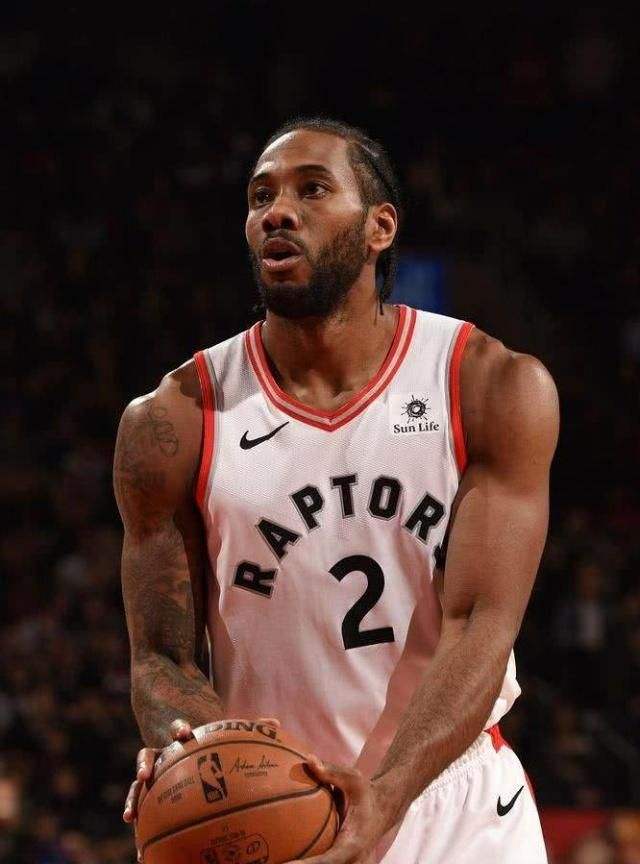 图片报：因极端球迷大规模燃放烟火，拜仁将面临欧足联的处罚（图片报：极端球迷大规模燃放烟火，拜仁恐面临欧足联重罚）