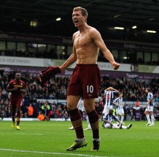 欧冠球员表现评析：C罗连续进球,（欧冠表现解读：C罗连场破门）