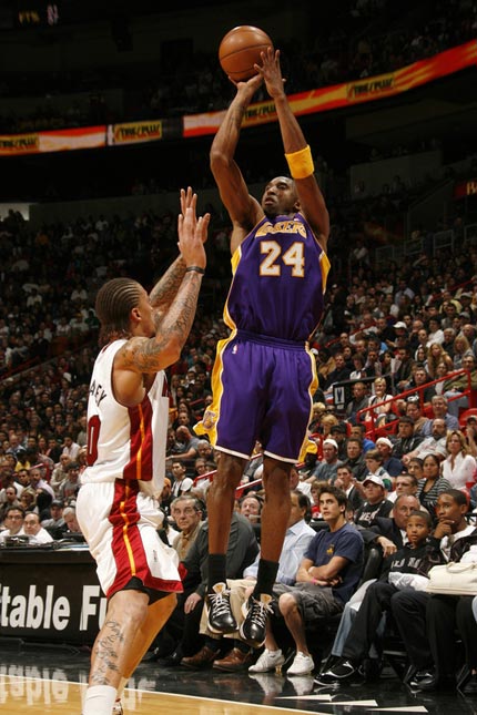 罗马诺：曼联已接触内维斯经纪人 皇马不热衷于冬窗操作（罗马诺：曼联已与内维斯经纪团队接触，皇马对冬窗引援兴趣不大）