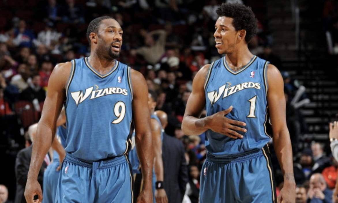 荷媒：阿贾克斯总监和滕哈格进行了长时间交谈，希望他二进宫（荷媒：阿贾克斯总监与滕哈格深度交流，期待其回归二度执教）