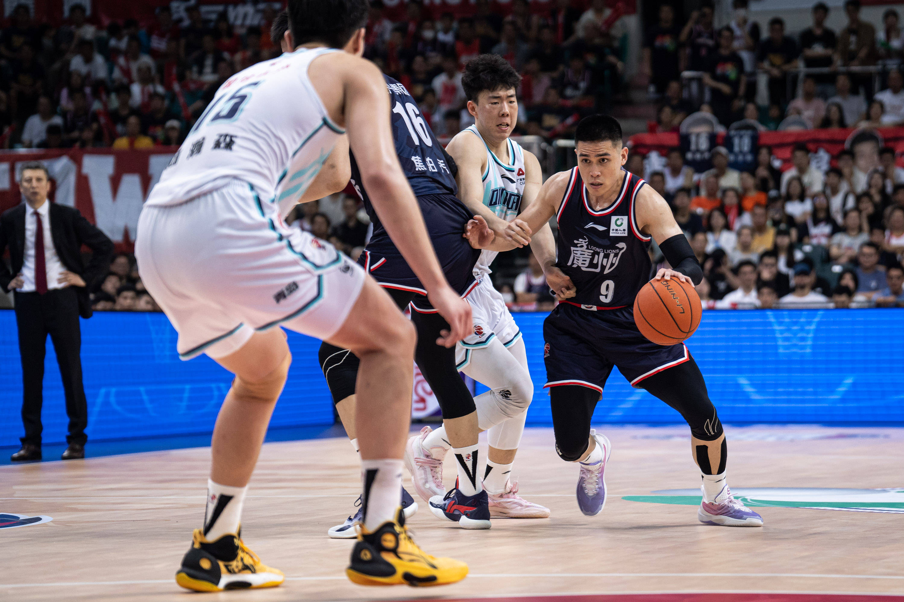 巴列卡诺客队更衣室设施简陋，波兰球队波兹南莱赫发视频吐槽（波兹南莱赫晒视频吐槽巴列卡诺客队更衣室条件简陋）