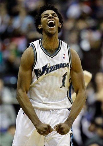 狂输23分！湖人防守堪称灾难，打强队几乎白送，不交易注定陪跑（惨败23分！湖人防守形同虚设，遇强几乎送分，不交易注定陪跑）