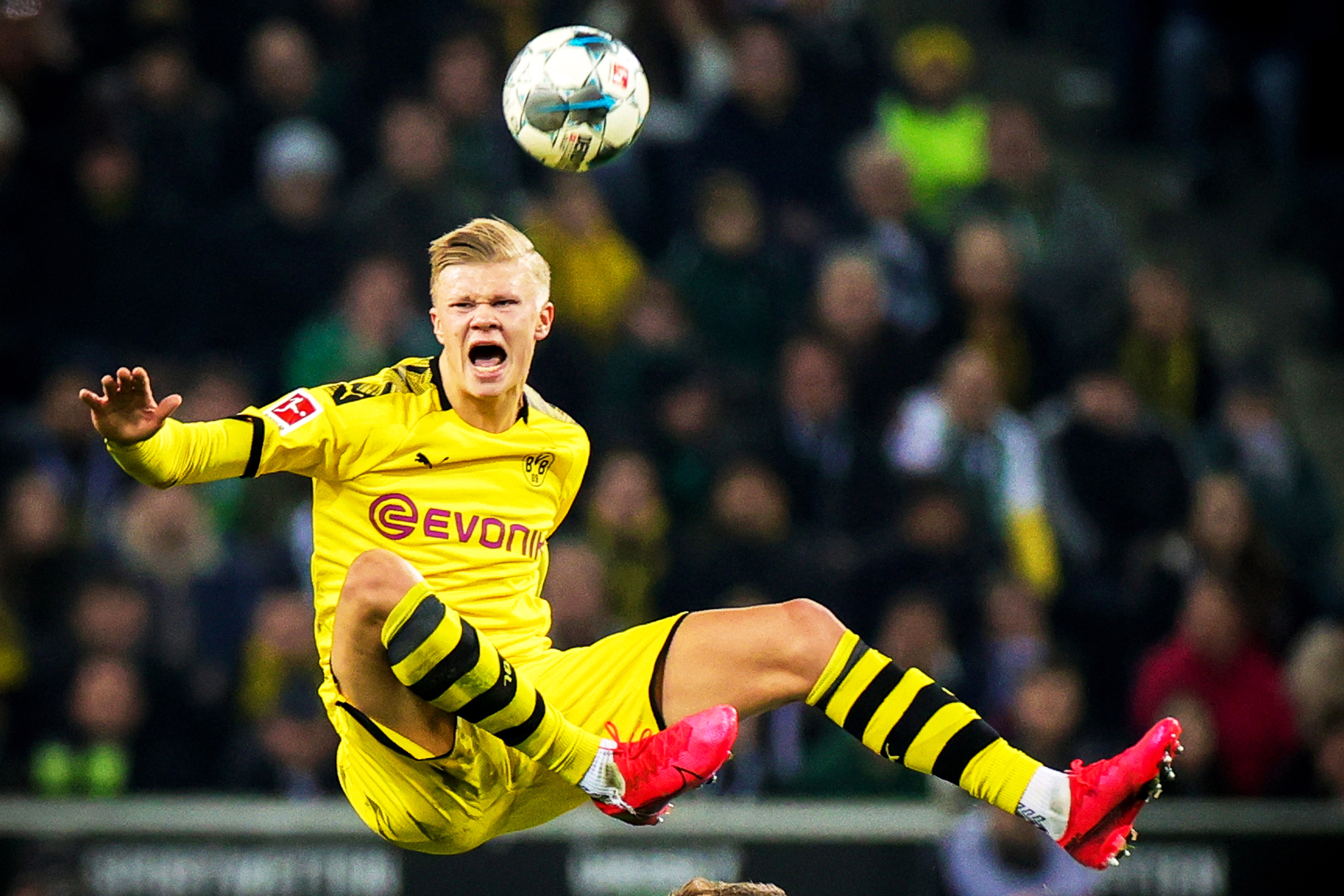 邮报：球迷必须花10镑，才能在纽约球迷区的大屏幕上看世界杯（邮报：纽约球迷区大屏看世界杯需付10英镑）