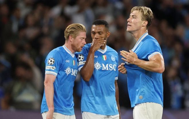 国脚关键进球助球队晋级淘汰赛（国脚关键破门，球队闯入淘汰赛）