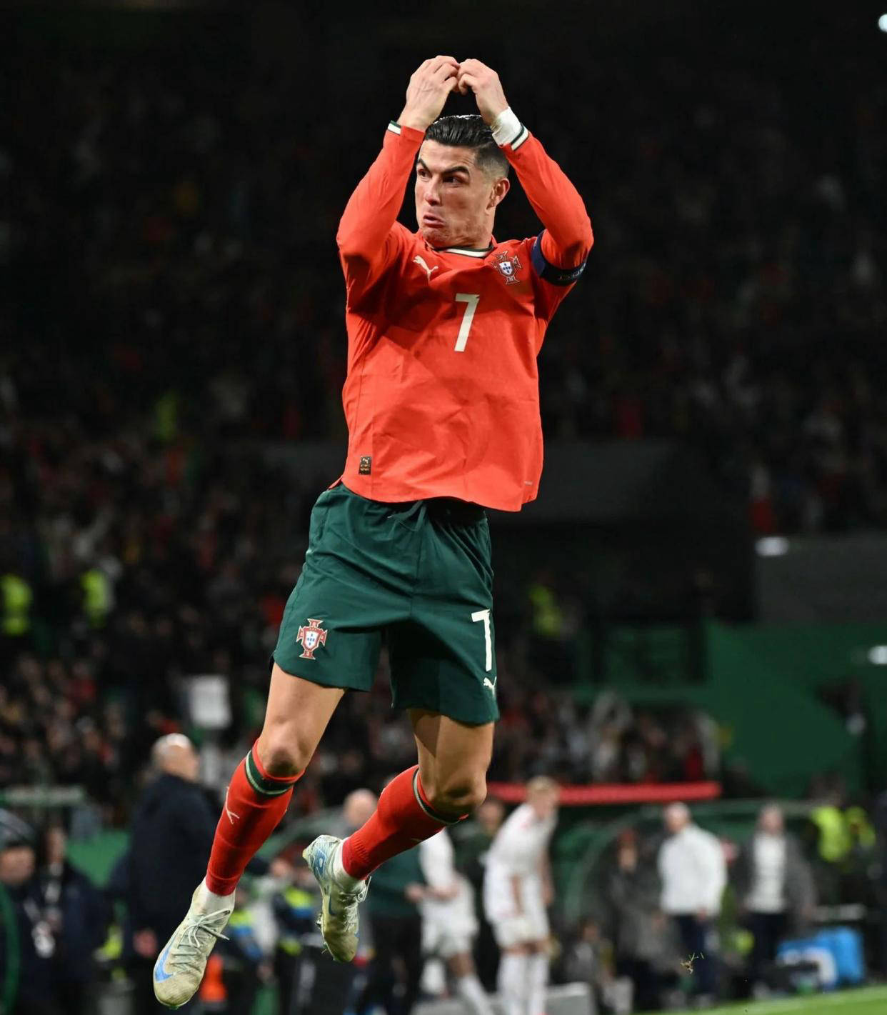 12年超20亿！曼联后弗格森时代引援评级：B费第1C罗第30 桑乔倒一（12年花超20亿！曼联后弗格森时代引援榜单：B费第1，C罗第30，桑乔垫底）