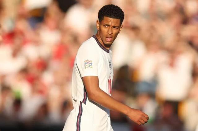 世欧预半场：巴克斯塔斯破门，帕夫利迪斯伤退，希腊1-0苏格兰（世欧预半场战报：巴克斯塔斯进球，帕夫利迪斯伤退，希腊暂1-0领先苏格兰）