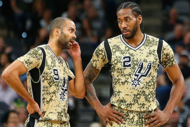 梅州客家因财务危机降级，未能延续奇迹，暴露中国足球现实困境。（财务危机拖垮梅州客家，奇迹止步，折射中国足球的现实困局）