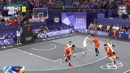 斯潘塞是NCAA长曲棍球历史助攻王，获得最高荣誉后改打篮球（NCAA长曲棍球助攻王斯潘塞夺得最高奖后转战篮球）