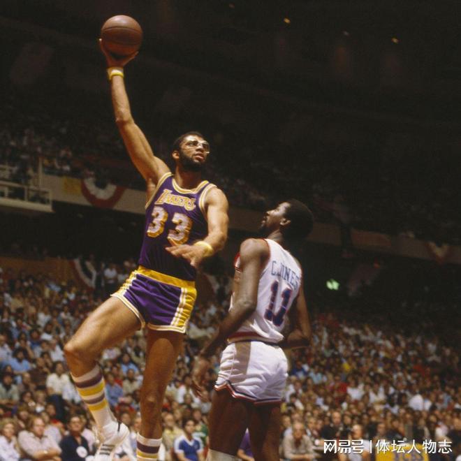 被赠送云达不莱梅印有8号的球衣，克罗斯：这是合同报价吗（获赠云达不莱梅8号战袍，克罗斯调侃：这算报价吗？）