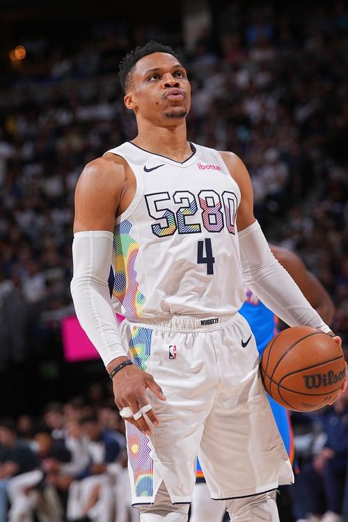 小香农谈三分三连击：保持自信敢打敢拼 拿球就果断出手（小香农谈连续命中三记三分：自信敢拼，拿球就果断出手）