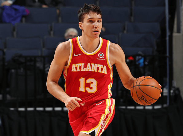 状态很不错！杰伦威开局造杀伤+突破+超远三分 连砍6分！（状态炸裂！杰伦威开场连造犯规+突破命中+超远三分，连得6分）