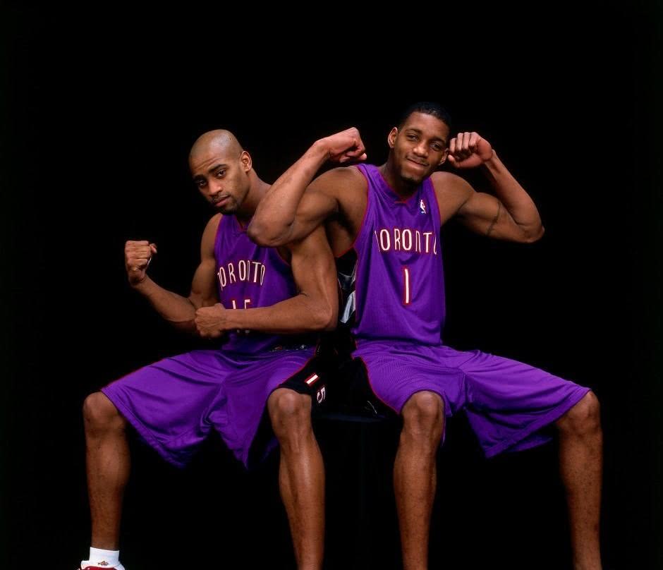 黄蜂队的新打法以快速反击和精准传球为主，这种（黄蜂队推新战术：以高速反击与精确传球为核心）