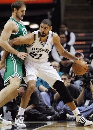 篮球界的十大传奇故事（篮球世界的十个传奇篇章）