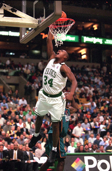 斯基拉：目前尤文从未考虑出售戴维，俱乐部依然对他充满信心（斯基拉：尤文至今无意放走戴维，俱乐部对他信心不减）