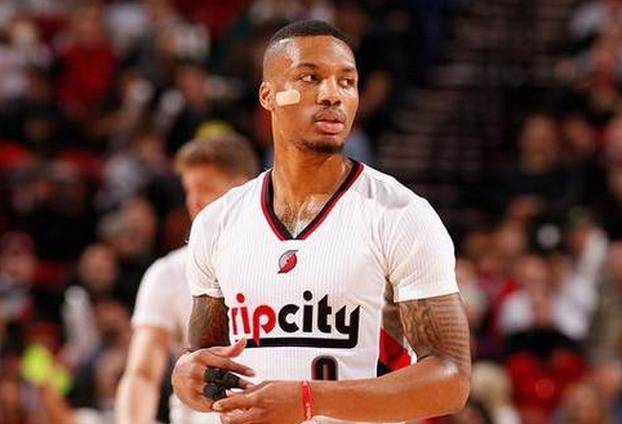 NBA：勇士险胜小牛 库里关键三分救主（库里末节关键三分力挽狂澜 勇士险胜小牛）