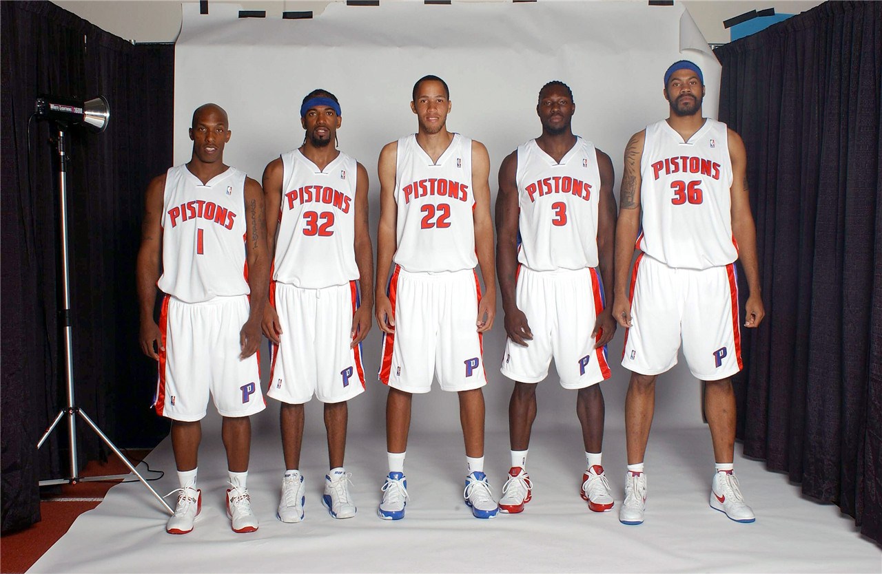 斯通斯伤情未明，曼城欧冠遭遇防线轮换危机（斯通斯伤势未知，曼城欧冠后防轮换告急）