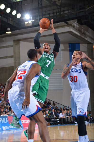 某球星再次进入本轮最佳阵容（某球星再度入选本轮最佳阵容）